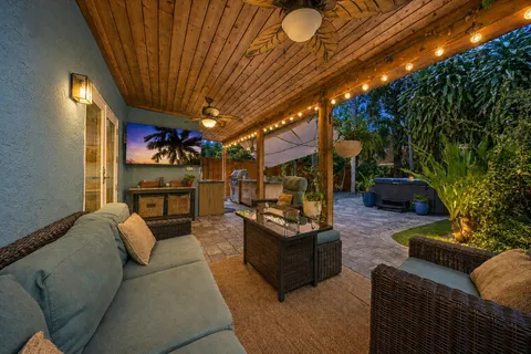 $714,999 | 823 Selkirk Street, West Palm Beach, FL 33405