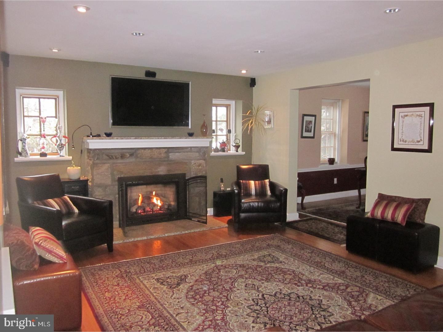 402 Montier Road Glenside, PA 19038 - Photo 3 of 23 Living Room