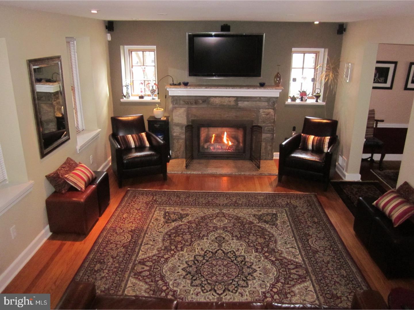 402 Montier Road Glenside, PA 19038 - Photo 4 of 23 Living Room