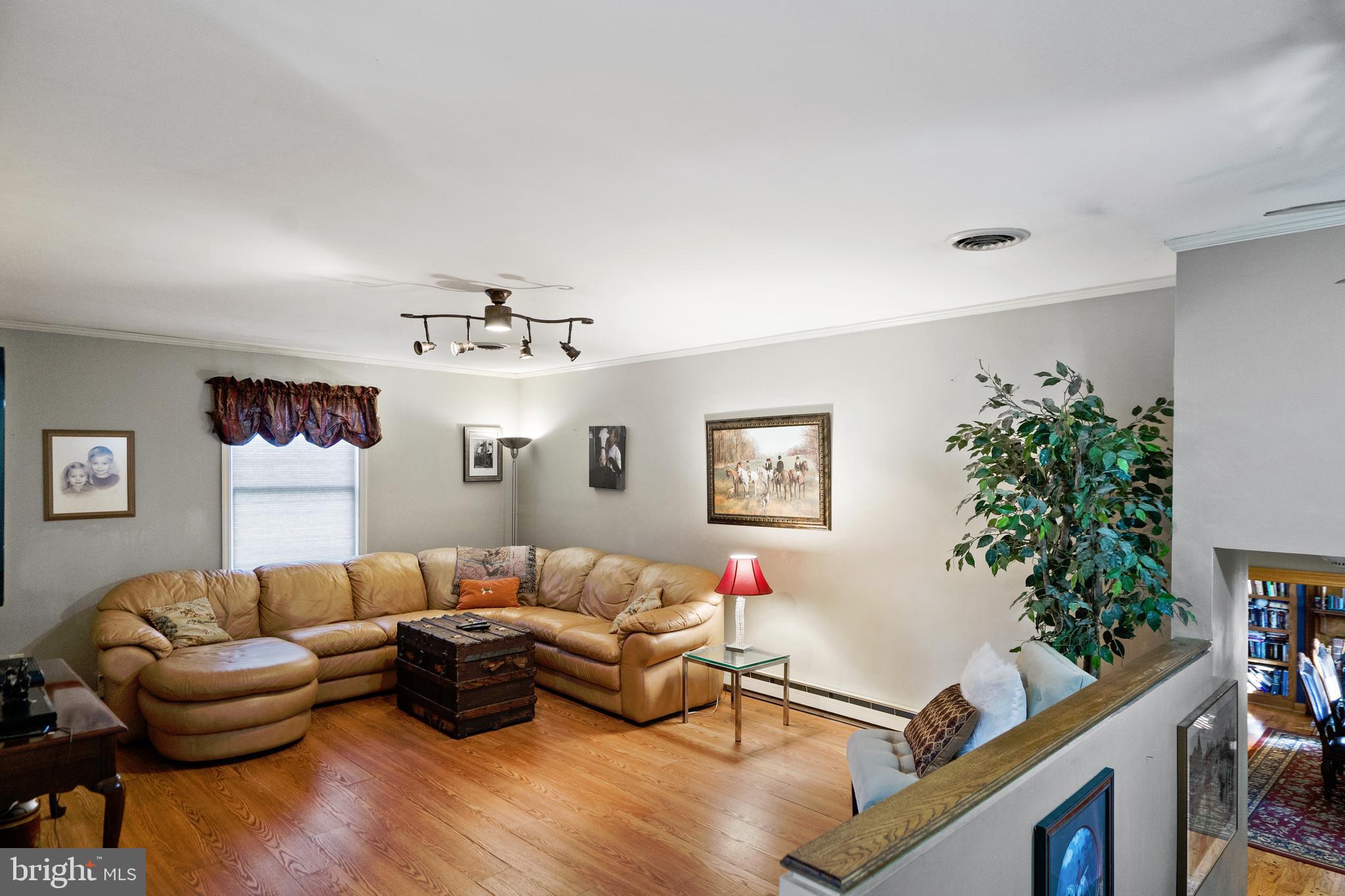 20316 Townsend Road Rohrersville, MD 21779 - Photo 19 of 76 Roomy Family Room