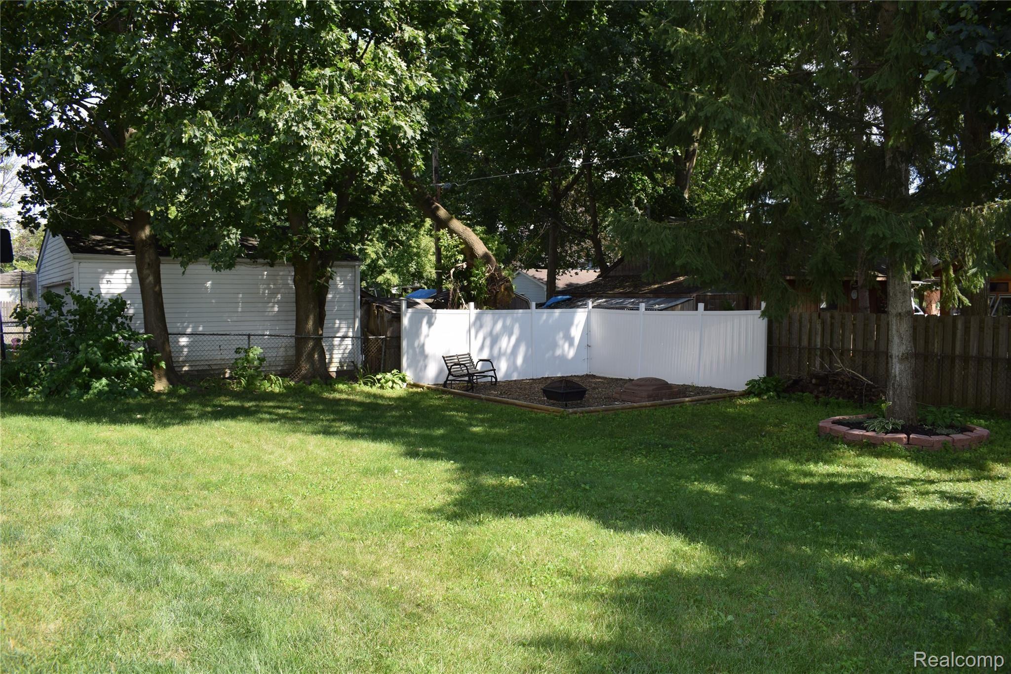 803 North Road Fenton, MI 48430 - Photo 7 of 24 7.JPG