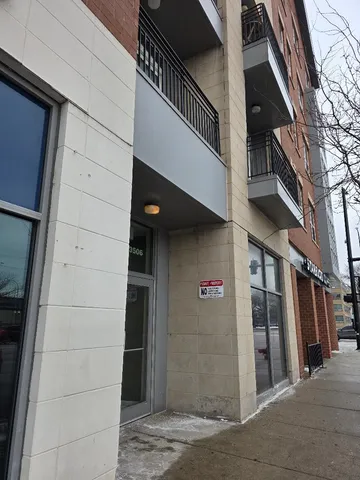 $2,100 | 3506 South State Street, Unit 208, Chicago, IL 60609