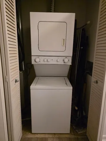 $2,100 | 3506 South State Street, Unit 208, Chicago, IL 60609