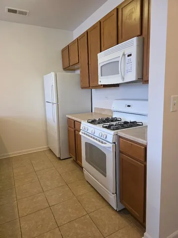 $2,100 | 3506 South State Street, Unit 208, Chicago, IL 60609
