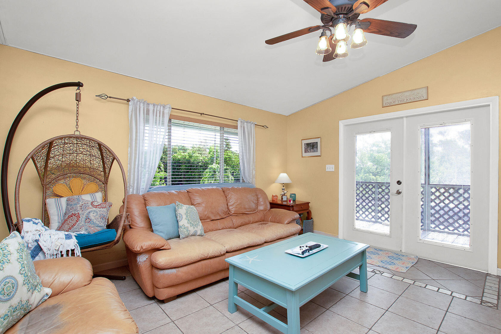 991 Gibraltar Road Key Largo, FL 33037 - Photo 11 of 27 Living Room