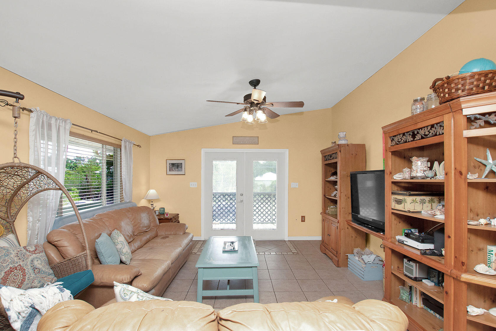 991 Gibraltar Road Key Largo, FL 33037 - Photo 12 of 27 Living Room