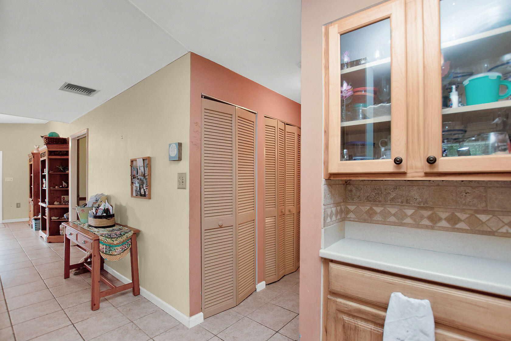 991 Gibraltar Road Key Largo, FL 33037 - Photo 14 of 27 Hallway