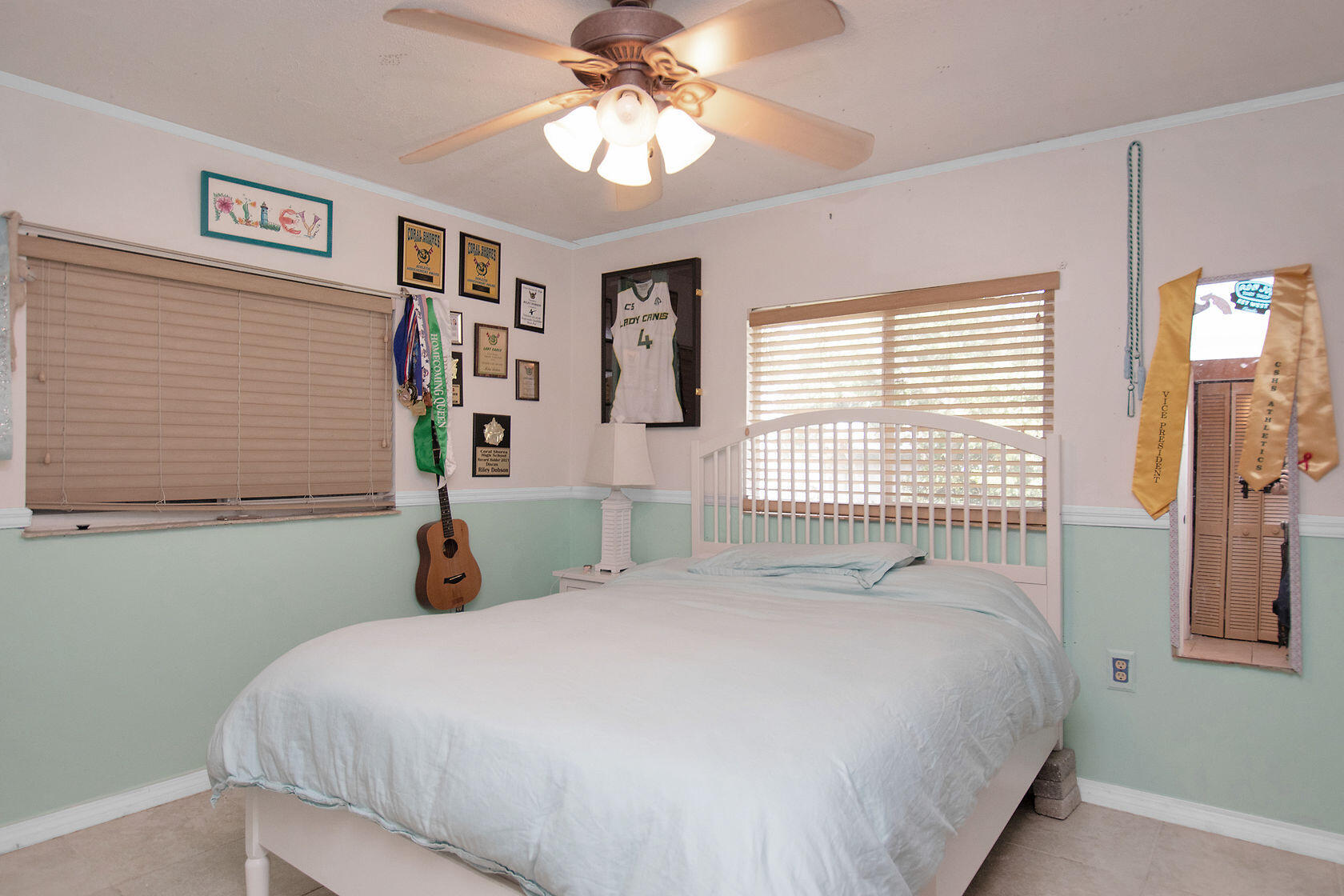 991 Gibraltar Road Key Largo, FL 33037 - Photo 18 of 27 Guest Room