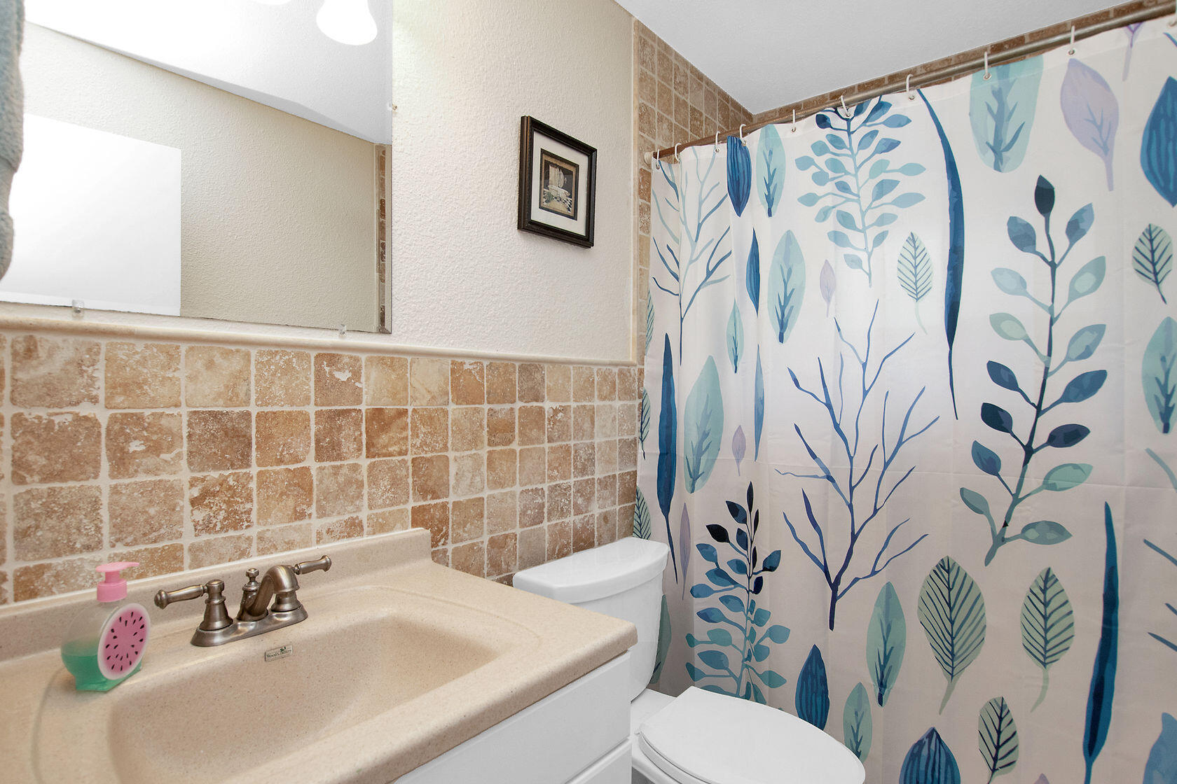 991 Gibraltar Road Key Largo, FL 33037 - Photo 20 of 27 Guest Bathroom