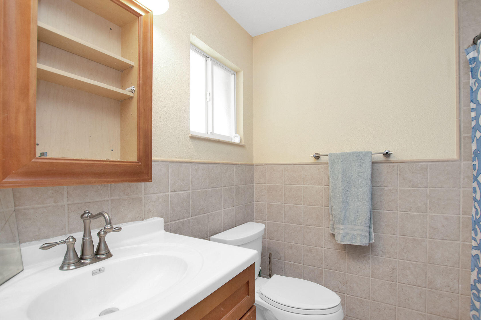 991 Gibraltar Road Key Largo, FL 33037 - Photo 24 of 27 Master Bathroom