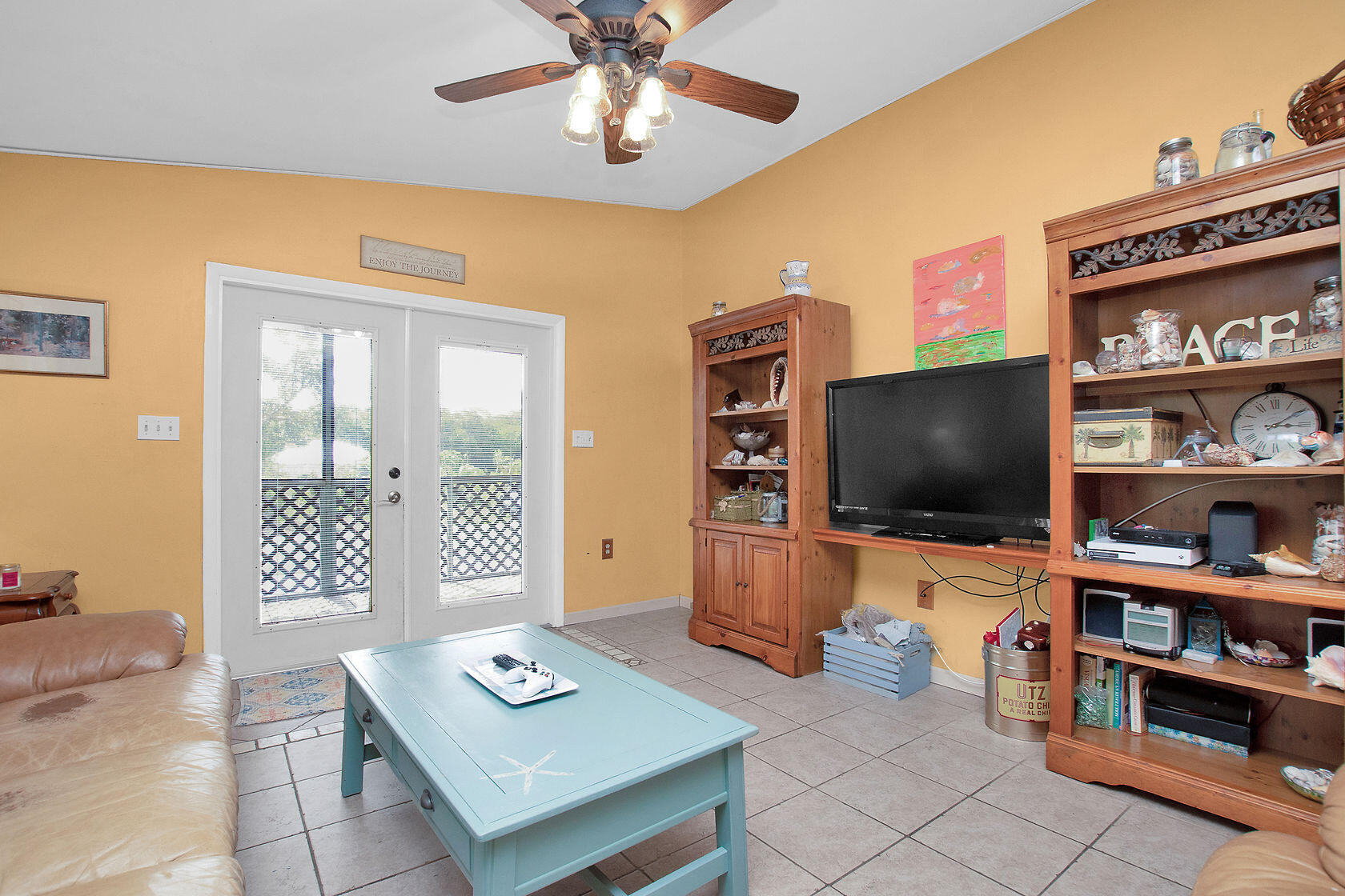 991 Gibraltar Road Key Largo, FL 33037 - Photo 10 of 27 Living Room & Entrance