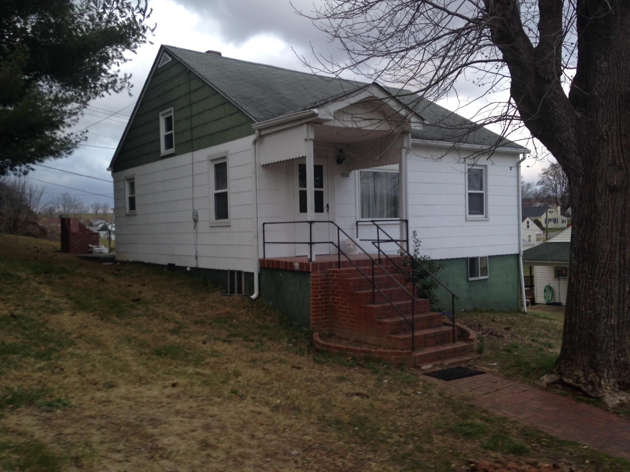 7535 Brandon Road Radford, VA 24141 - Photo 1 of 1 Front