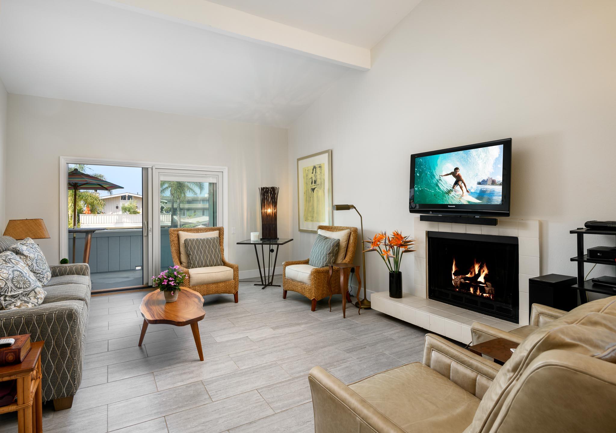 4840 Sandyland Road Carpinteria, CA 93013 - Photo 7 of 20 Living room