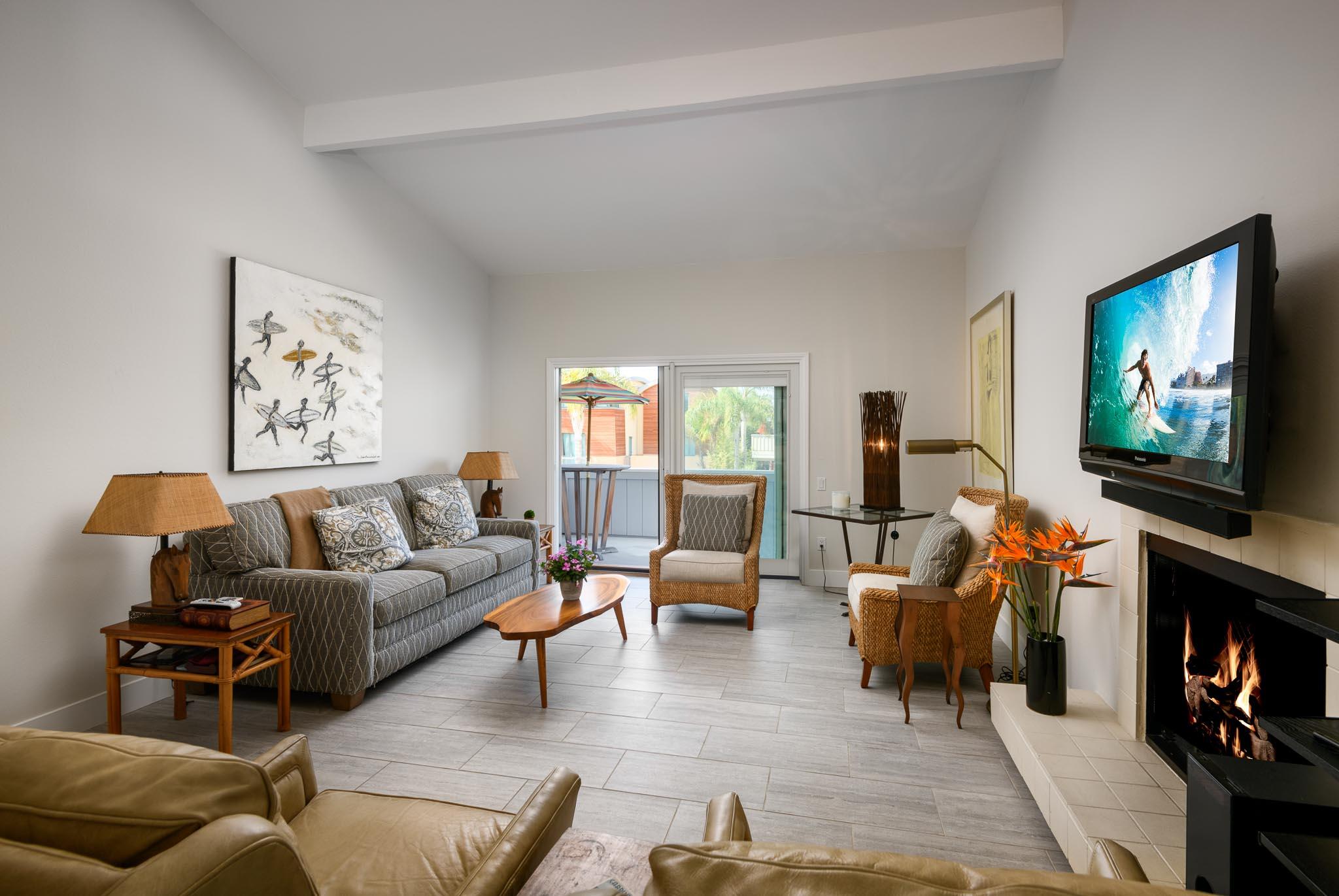 4840 Sandyland Road Carpinteria, CA 93013 - Photo 8 of 20 Living room 2