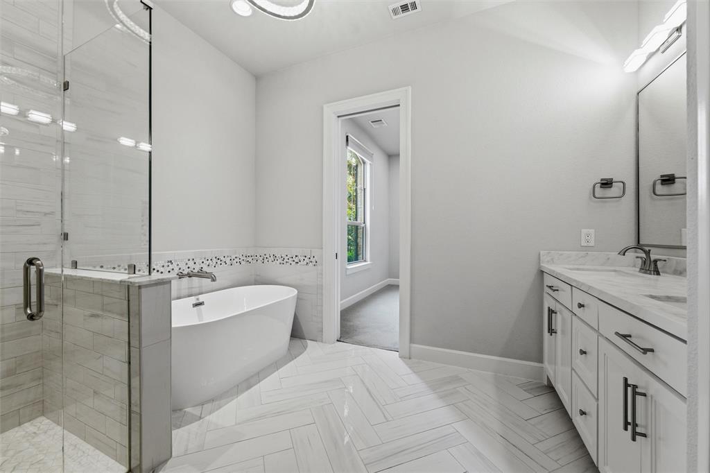 1019 Country Way Rowlett, TX 75089 - Photo 22 of 40 Second Primary Suite