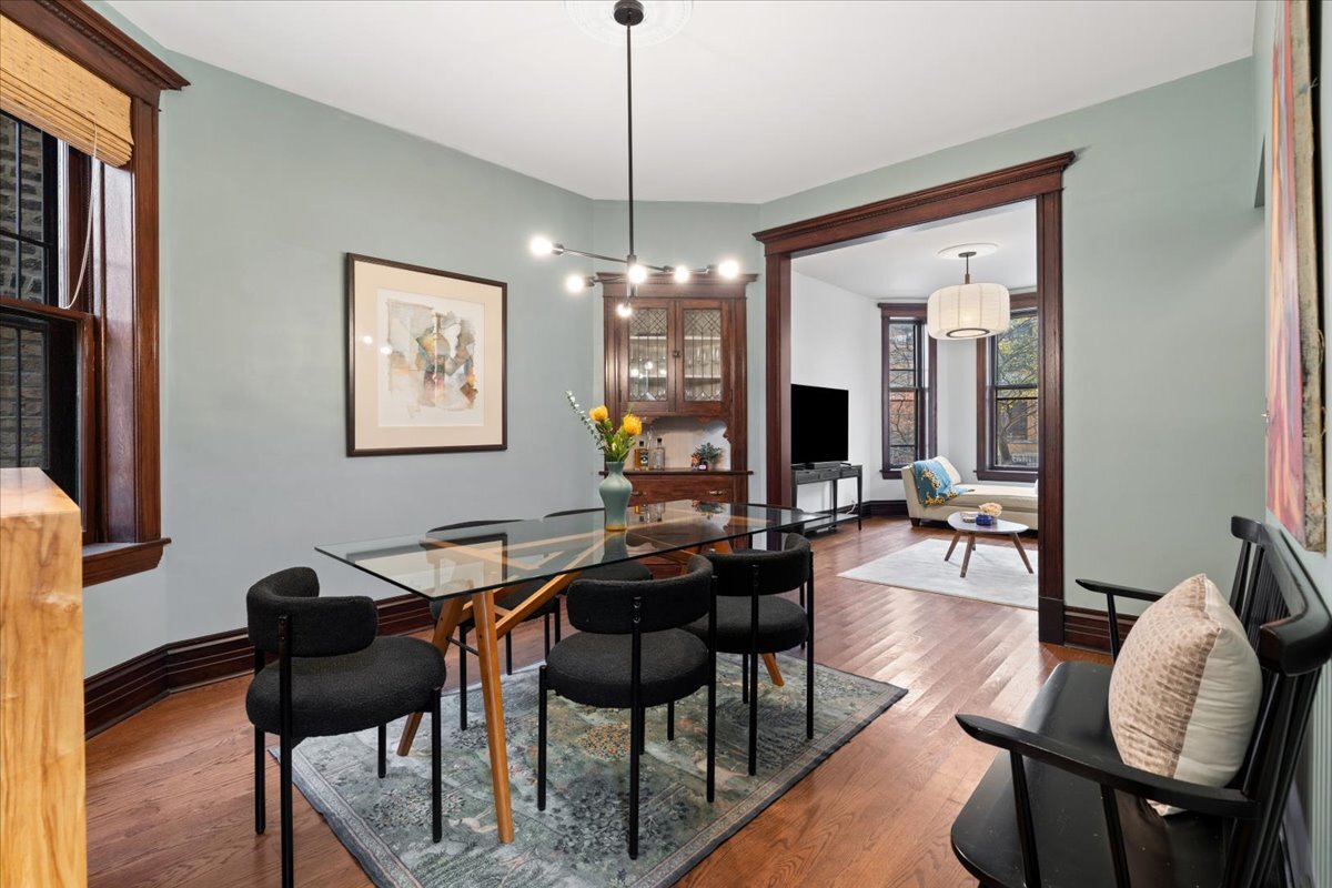 1946 North Seminary Avenue, Unit 1 Chicago, IL 60614 - Photo 3 of 20 a view of a livingroom and dining room