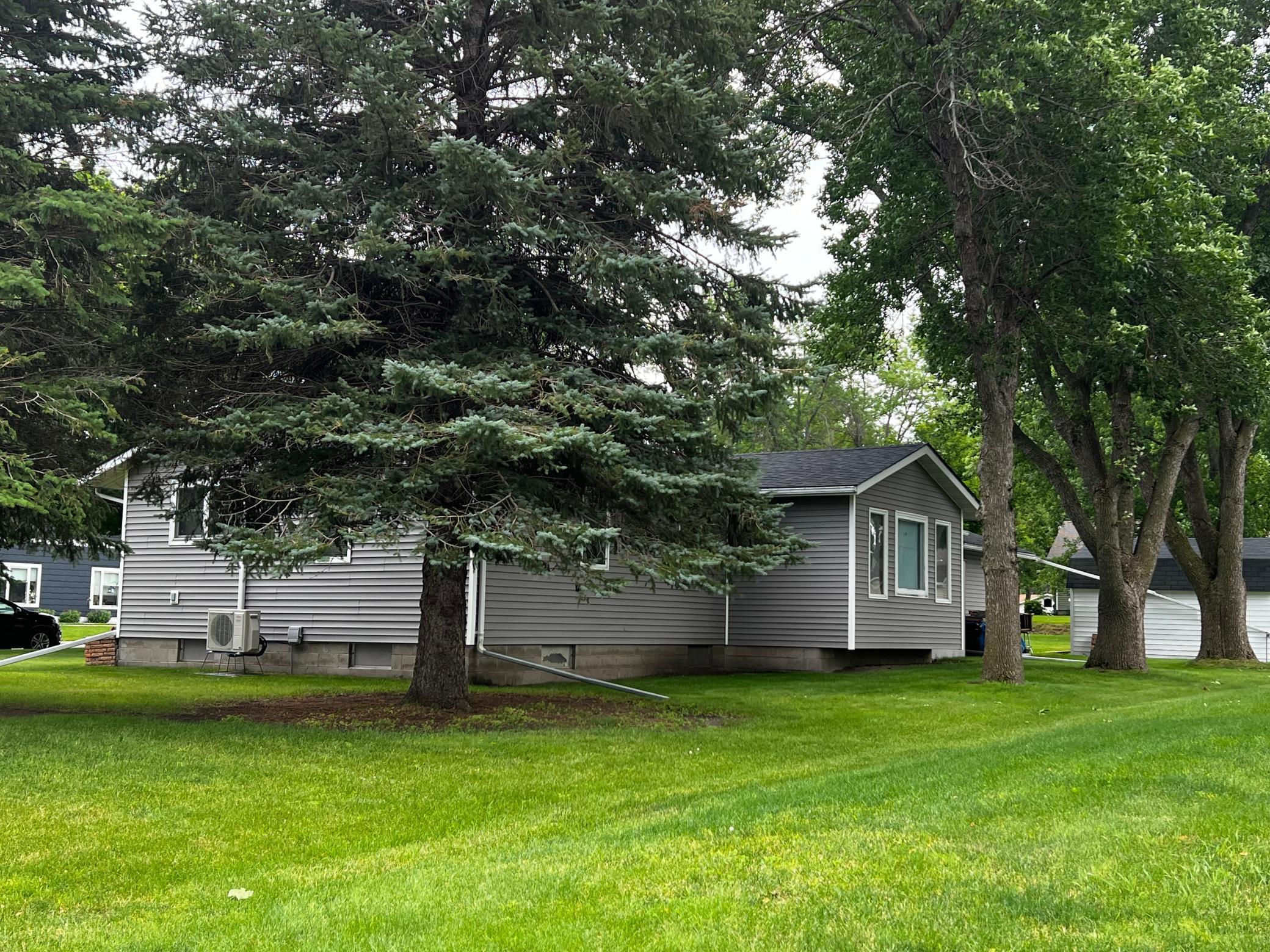 618 Memorial Place Dawson, MN 56232 - Photo 3 of 19