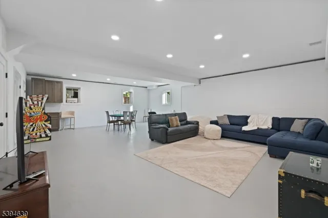 $1,249,000 | 574 Ridgedale Avenue, East Hanover, NJ 07936