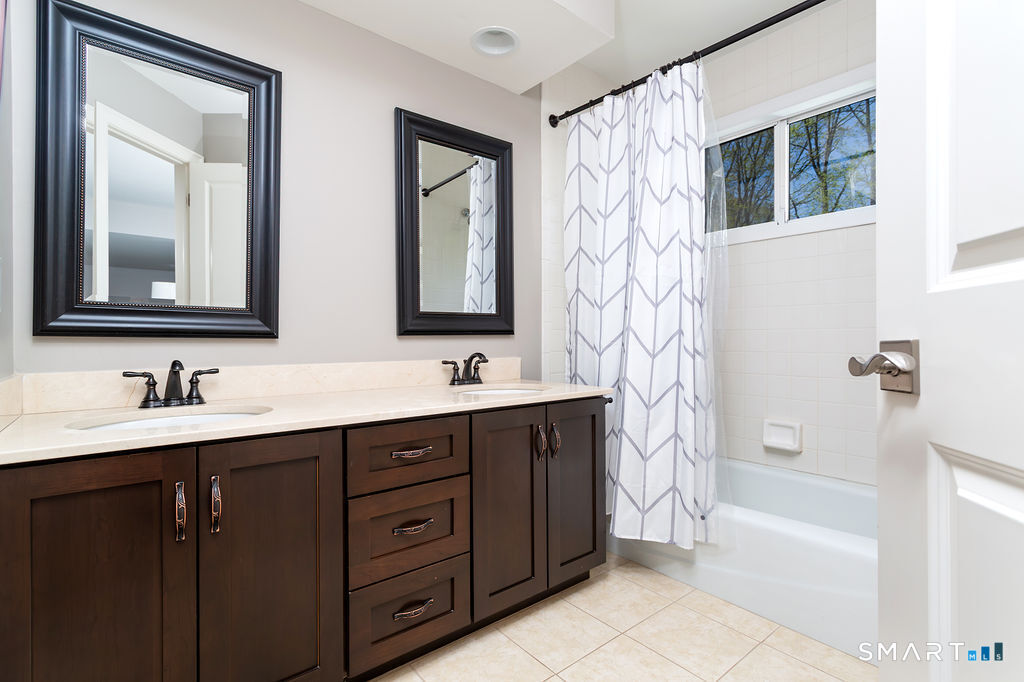 9 Green Lane Ridgefield, CT 06877 - Photo 27 of 40 a bathroom with a tub sink and mirror