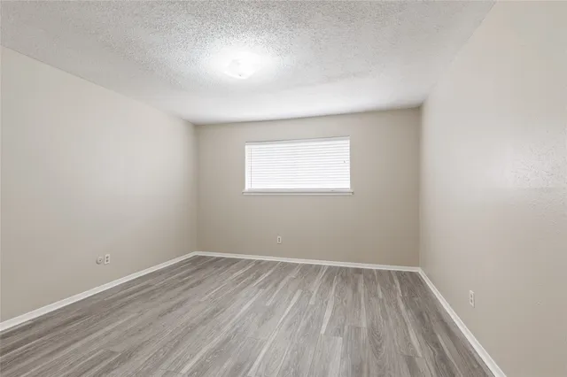 $1,200 | 233 West Tri Oaks Lane, Houston, TX 77043