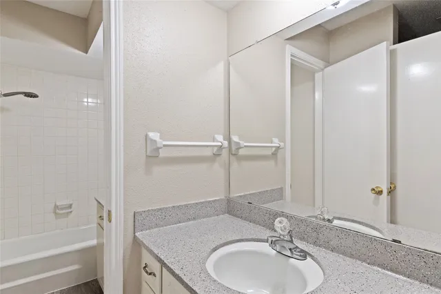 $1,200 | 233 West Tri Oaks Lane, Houston, TX 77043