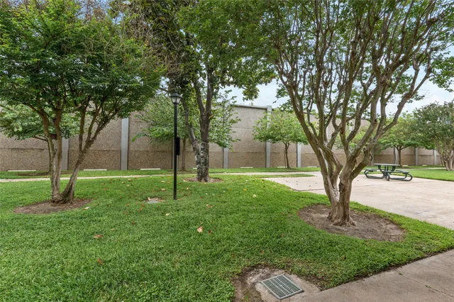 $1,200 | 233 West Tri Oaks Lane, Houston, TX 77043