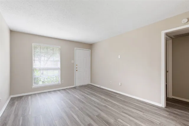 $1,200 | 233 West Tri Oaks Lane, Houston, TX 77043