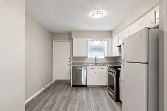 $1,200 | 233 West Tri Oaks Lane, Houston, TX 77043