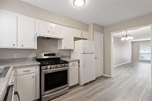 $1,200 | 233 West Tri Oaks Lane, Houston, TX 77043