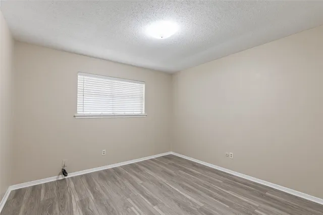 $1,200 | 233 West Tri Oaks Lane, Houston, TX 77043