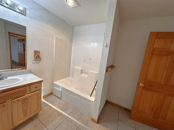 $1,300 | 1279 Pinewood Trail, Unit 9, New Richmond, WI 54017