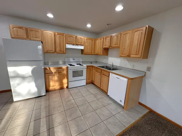 $1,300 | 1279 Pinewood Trail, Unit 9, New Richmond, WI 54017