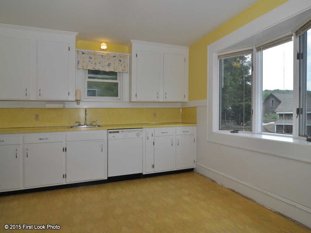 2148 Main Road Tiverton, RI 02878 - Photo 7 of 30