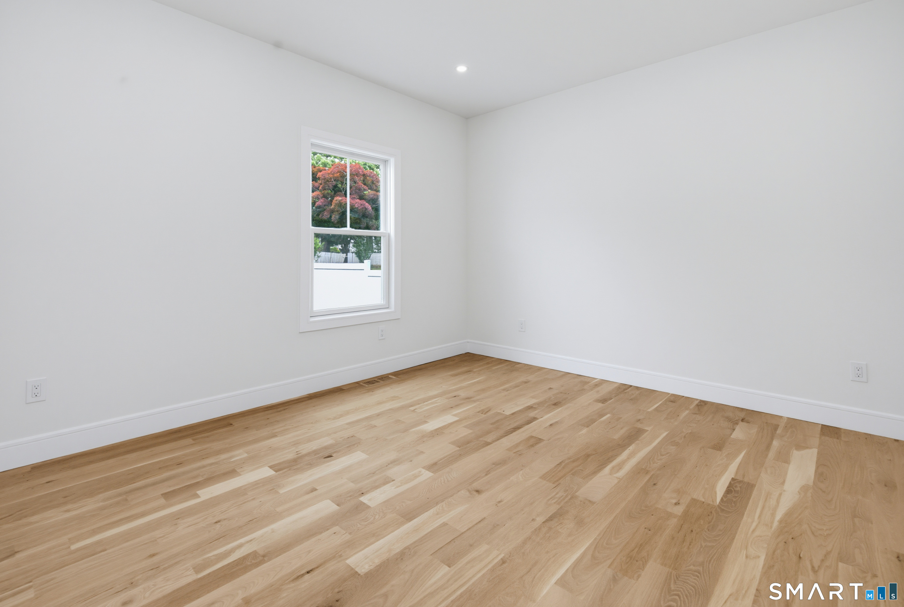 694 Jennings Road Fairfield, CT 06824 - Photo 16 of 39 Gallery Image 16