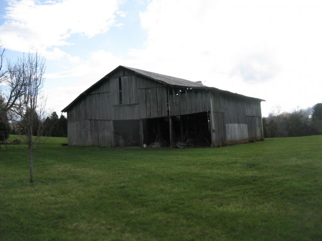 581 Way Cross Road Church Hill, TN 37642 - Photo 24 of 36 Big Barn w Room For Horses