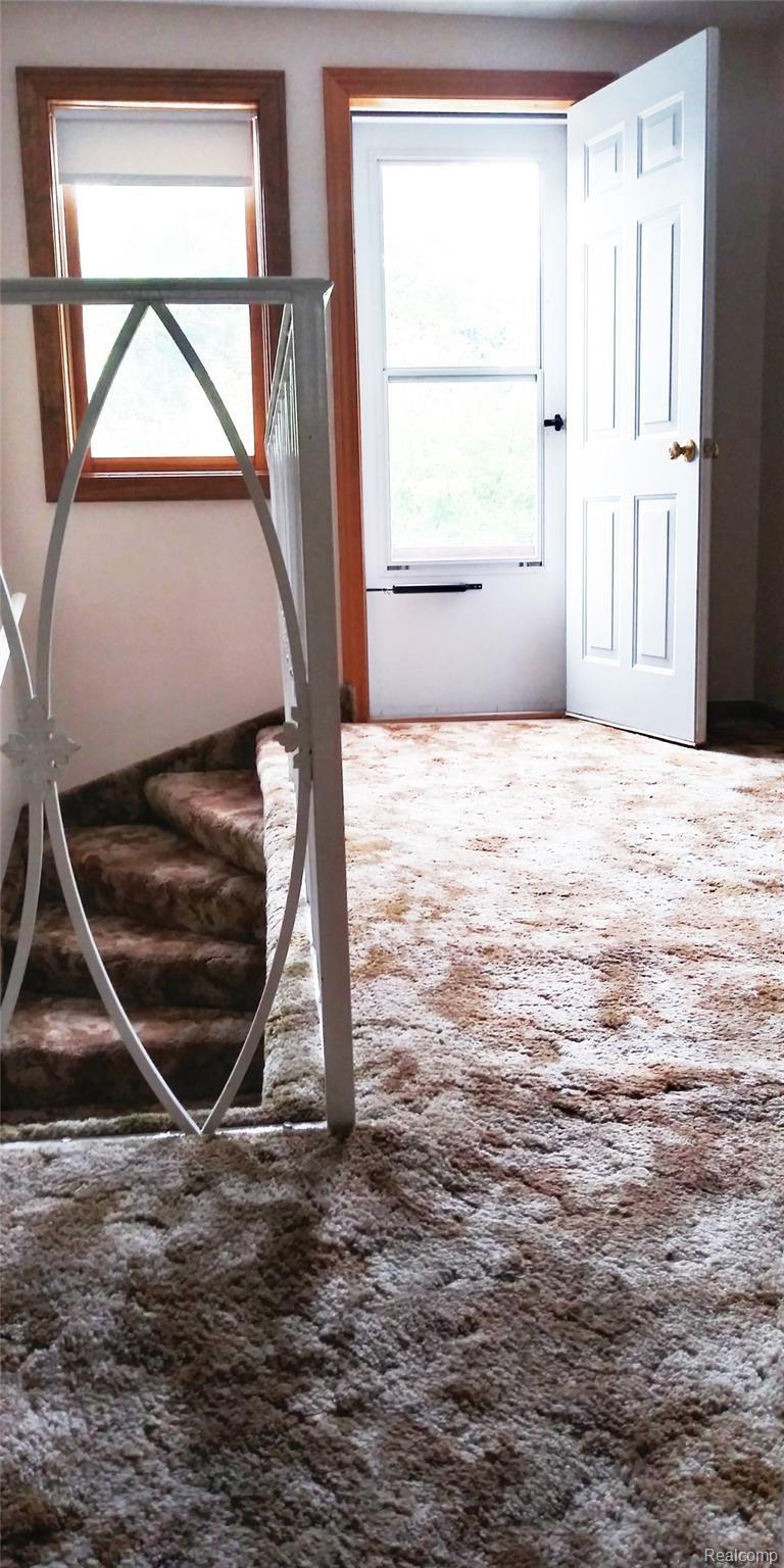 44778 Utica Road Utica, MI 48317 - Photo 21 of 26 2nd floor hallway looking out to balcony