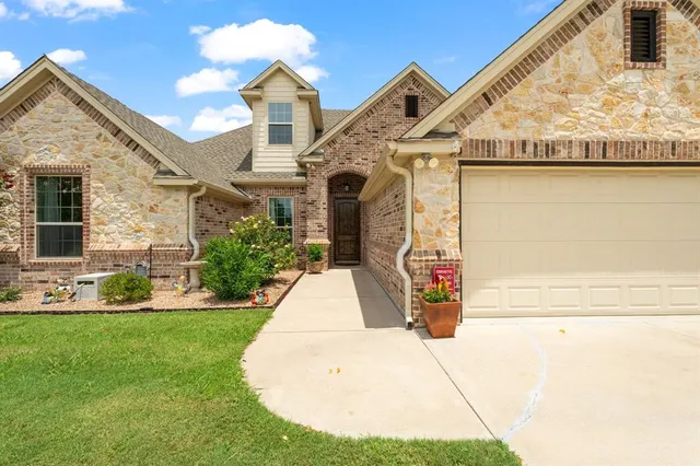 $520,000 | 152 Crenshaw Court, Stephenville, TX 76401
