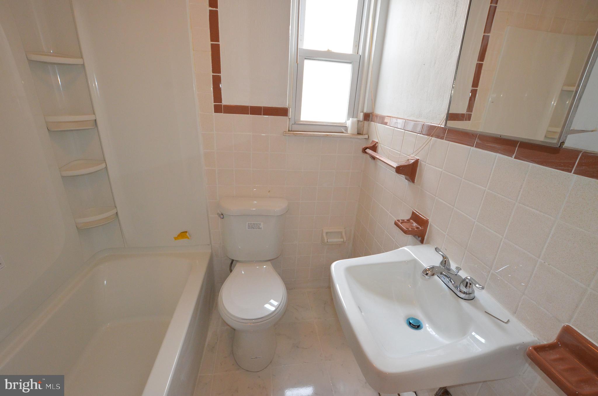 1031 Mercy Street Philadelphia, PA 19148 - Photo 10 of 13 Bathroom