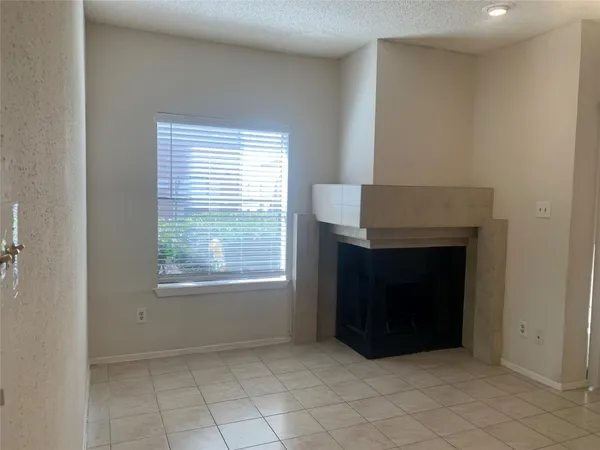 $1,550 | 2710 Grants Lake Boulevard, Unit C11, Sugar Land, TX 77479