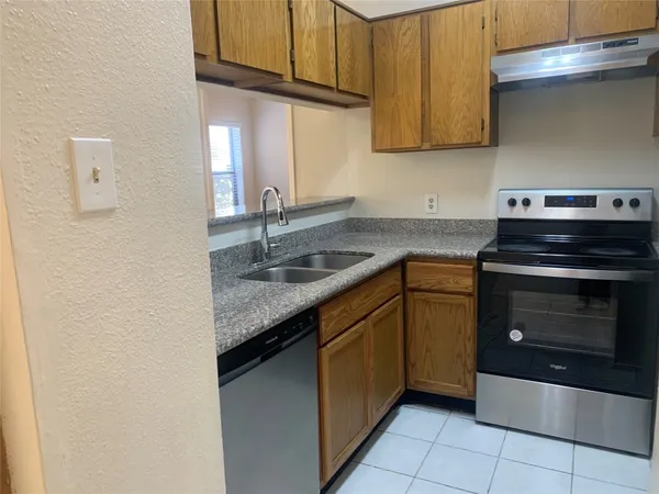 $1,550 | 2710 Grants Lake Boulevard, Unit C11, Sugar Land, TX 77479
