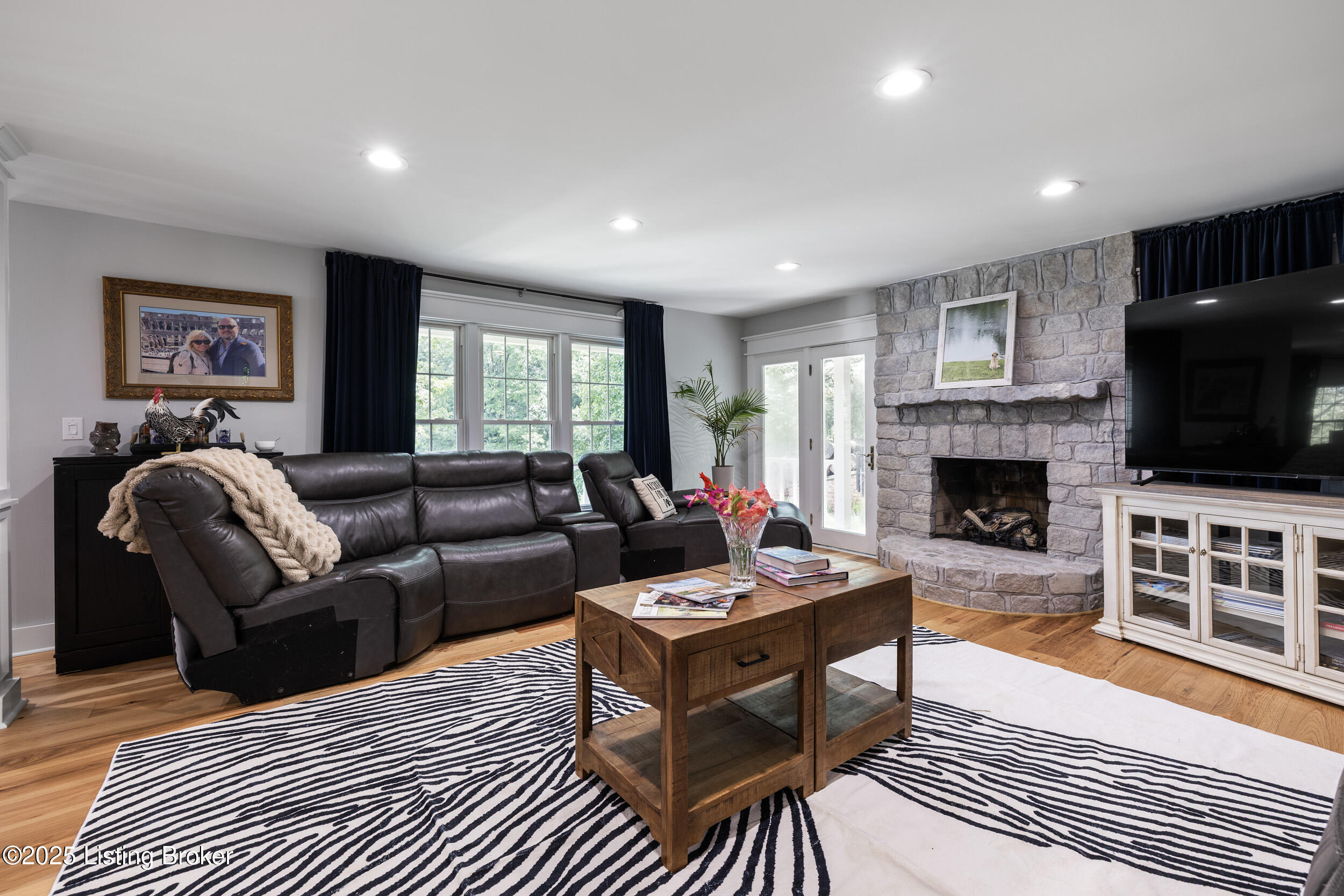 3800 Old Routt Road Louisville, KY 40299 - Photo 39 of 79 Great Room with Lots of Light