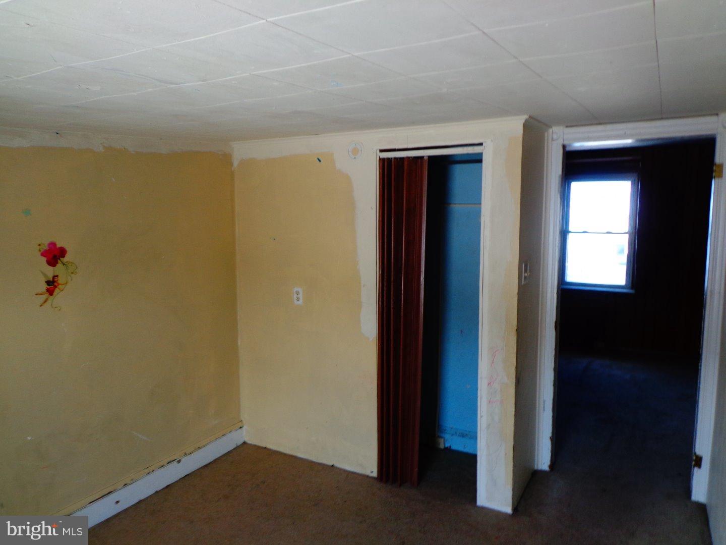 1327 Locust Street Reading, PA 19604 - Photo 11 of 13 Gallery Image 11