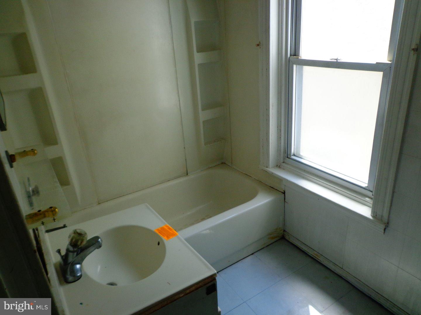 1327 Locust Street Reading, PA 19604 - Photo 8 of 13 Gallery Image 8