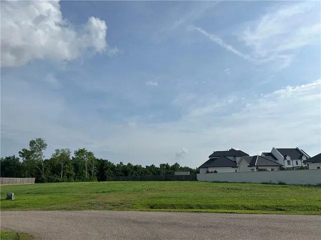 $175,000 | 159 Green Trails Drive, Belle Chasse, LA 70037