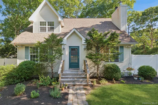 $899,000 | 32 Atlantic Avenue, Hampton Bays, NY 11946