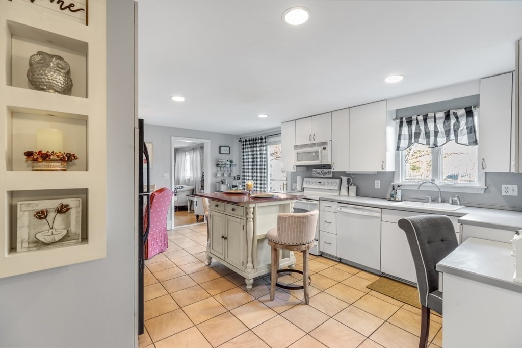 11 Karen Road Framingham, MA 01701 - Photo 11 of 39 Gallery Image 11