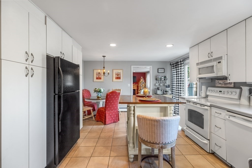11 Karen Road Framingham, MA 01701 - Photo 12 of 39 Gallery Image 12