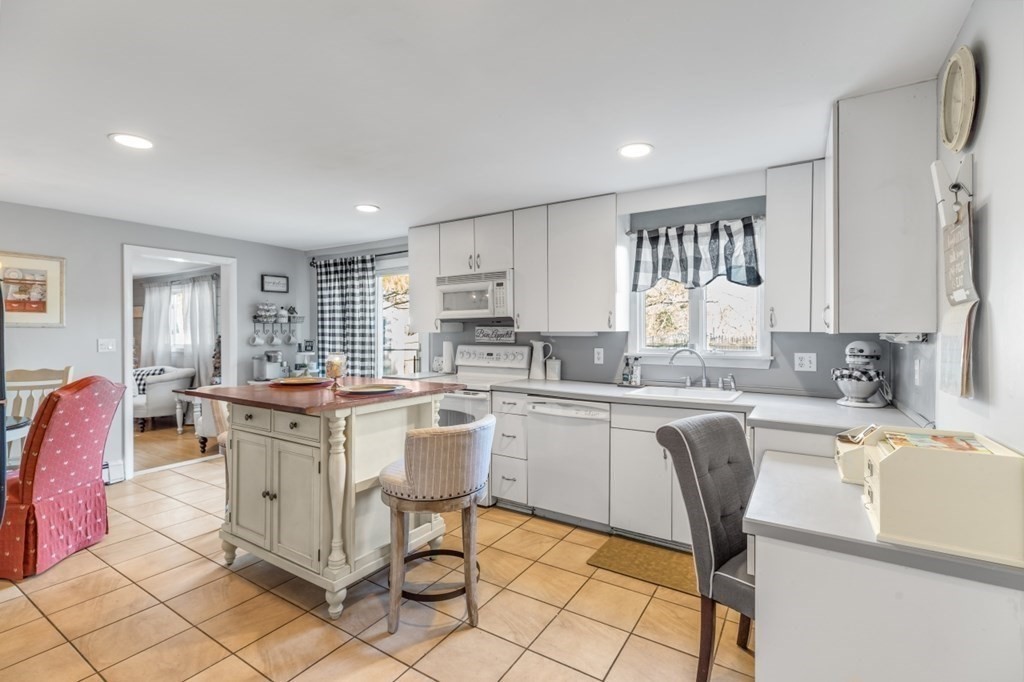 11 Karen Road Framingham, MA 01701 - Photo 13 of 39 Gallery Image 13