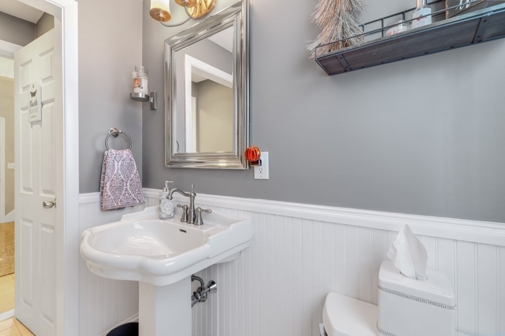 11 Karen Road Framingham, MA 01701 - Photo 16 of 39 Gallery Image 16