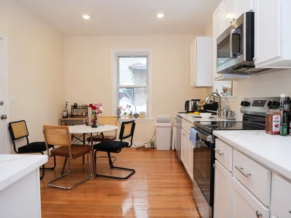$4,700 | 10 Beals Street, Unit 2, Brookline, MA 02446